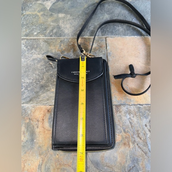FOREVER LOVELY DESIGN FOR MADLEY BLACK CROSSBODY BAG PHONE POCKET - Picture 5 of 5